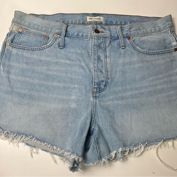 MADEWELL Relaxed Denim Lightwash Distressed Frayed Hem Shorts SZ 33 - Picture 5 of 13